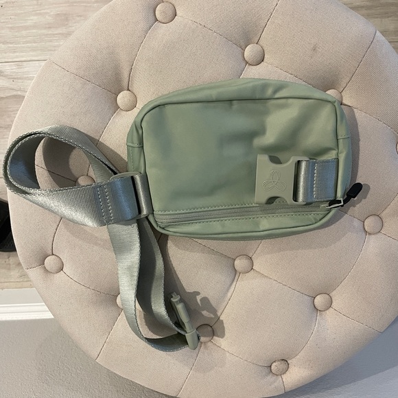 Aritzia Fanny Pack (Sage Green) - Picture 4 of 5